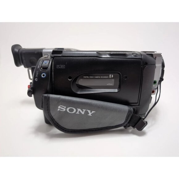 Sony DCR-TRV210 Handycam Hi8 NTSC Digital Camcorder Bundle Vintage 1999 - Picture 6 of 15